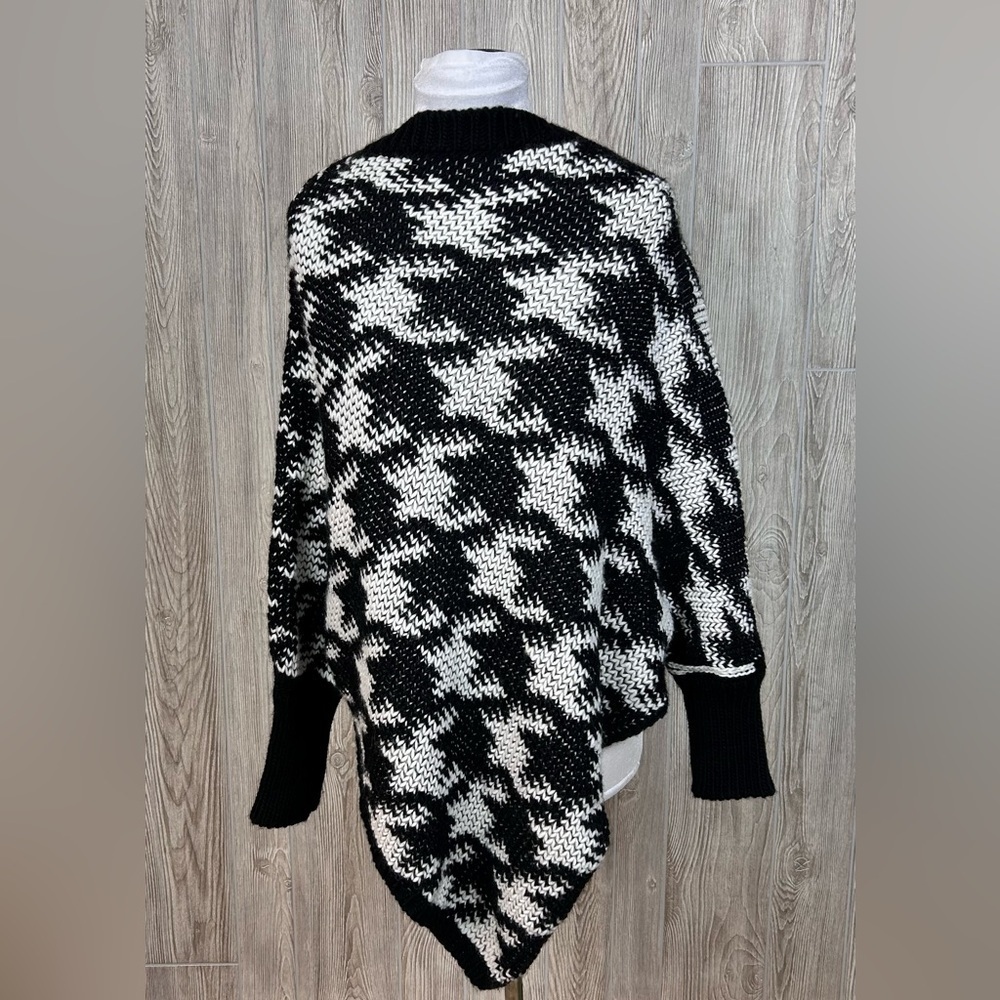 Iperico Made in Italy Wool Blend Houndstooth Poncho Sweater One Size